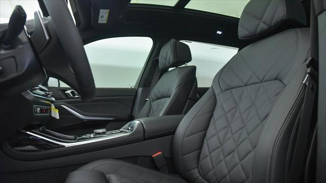 new 2025 BMW X7 car, priced at $90,220