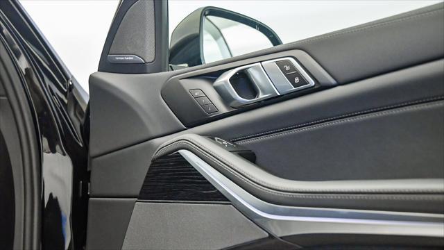 new 2026 BMW X7 car, priced at $95,025