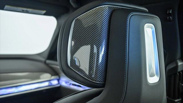 new 2025 BMW 760 car, priced at $128,260