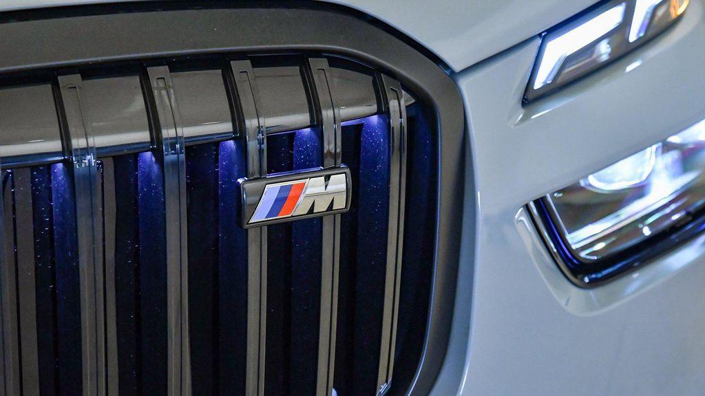 new 2026 BMW X7 car, priced at $123,600