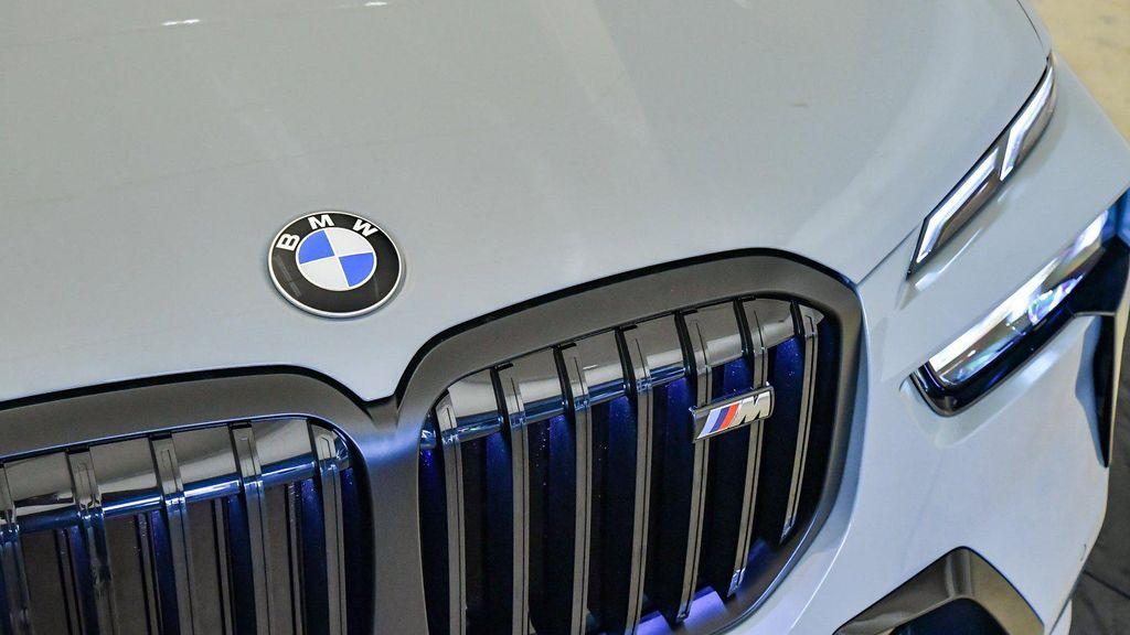 new 2026 BMW X7 car, priced at $123,600