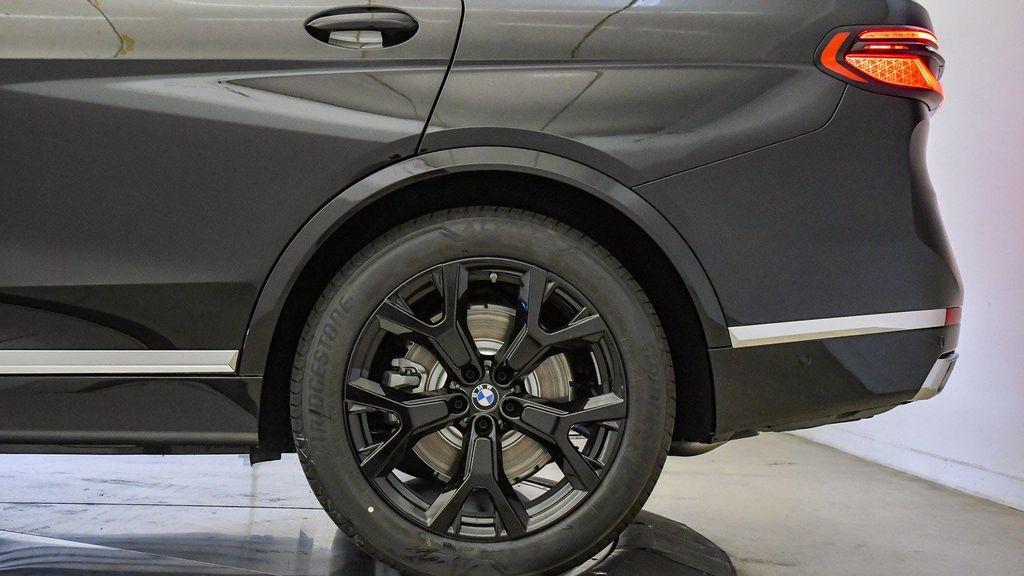 new 2026 BMW X7 car, priced at $92,675