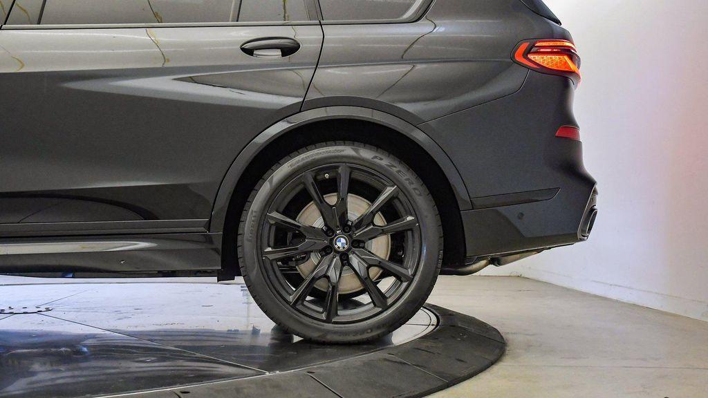 new 2026 BMW X7 car, priced at $120,425