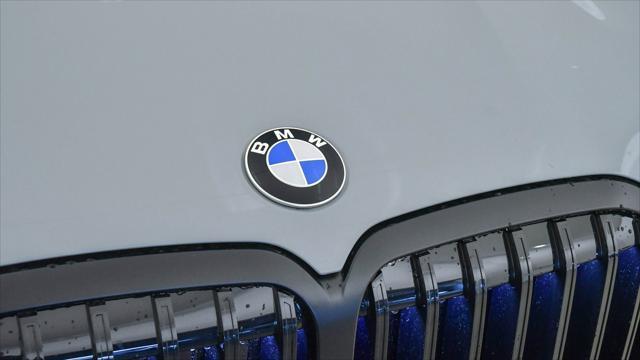 new 2025 BMW X7 car, priced at $93,530
