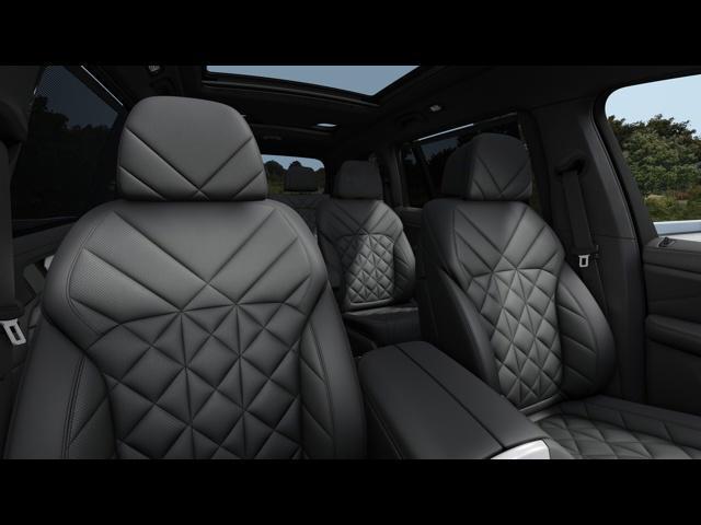 new 2025 BMW X7 car, priced at $90,575