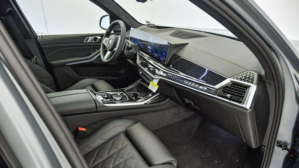 new 2026 BMW X7 car, priced at $102,525