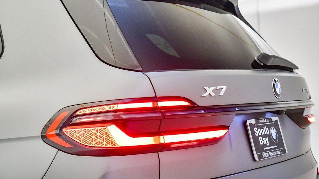 new 2026 BMW X7 car, priced at $102,525