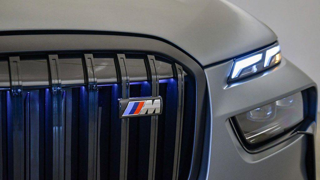 new 2026 BMW X7 car, priced at $127,725