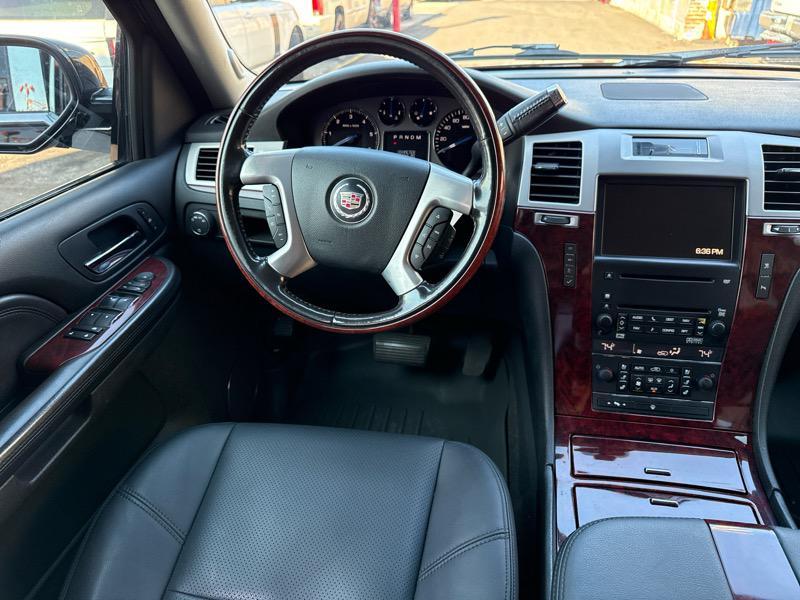 used 2007 Cadillac Escalade car, priced at $9,495