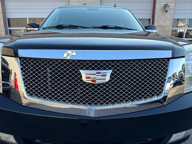 used 2007 Cadillac Escalade car, priced at $9,495