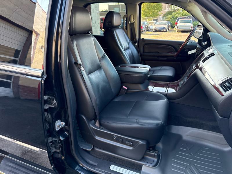 used 2007 Cadillac Escalade car, priced at $9,495