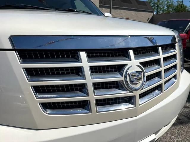 used 2008 Cadillac Escalade car, priced at $12,495