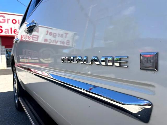 used 2008 Cadillac Escalade car, priced at $12,495