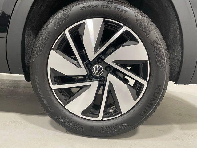 used 2025 Volkswagen Atlas car, priced at $42,226