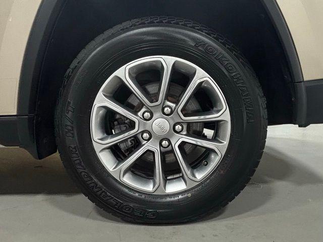 used 2014 Jeep Grand Cherokee car, priced at $11,591