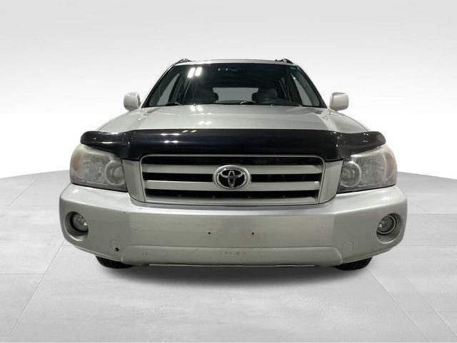 used 2005 Toyota Highlander car, priced at $5,900