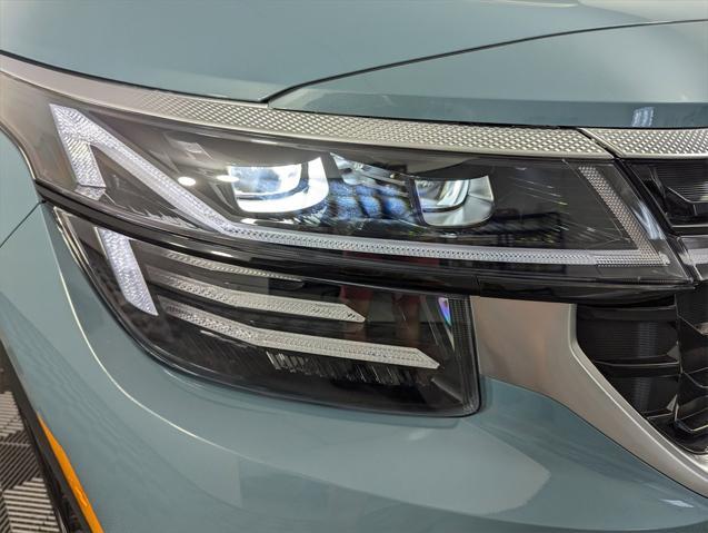 new 2025 Kia Seltos car, priced at $33,800