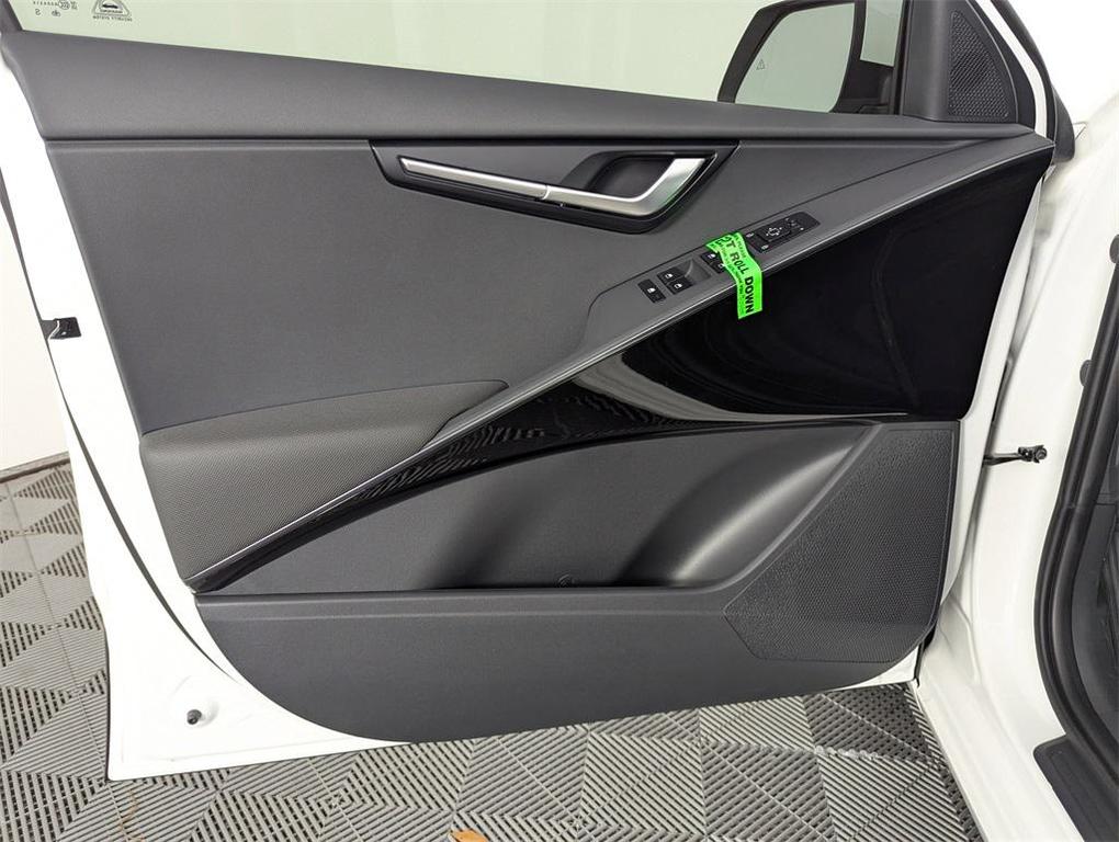 new 2025 Kia Niro Plug-In Hybrid car, priced at $31,566