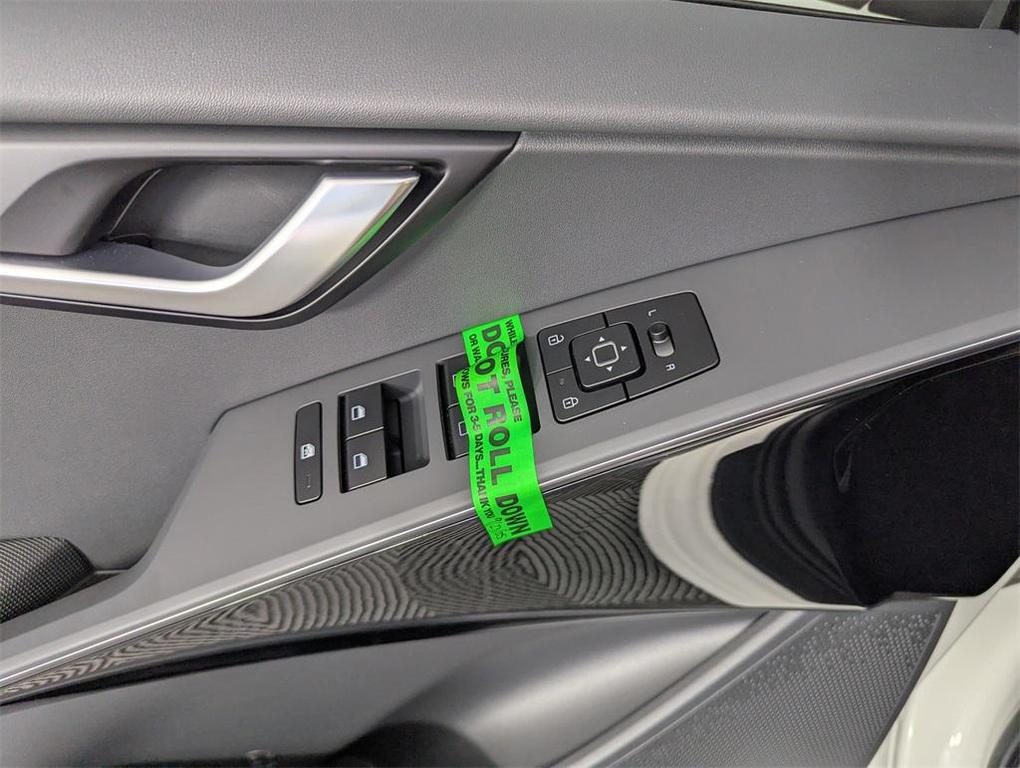 new 2025 Kia Niro Plug-In Hybrid car, priced at $31,566