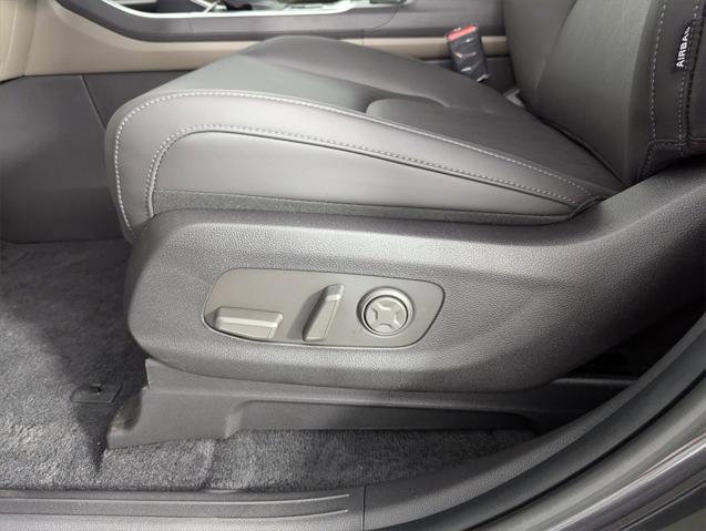 new 2025 Kia Carnival car, priced at $40,375