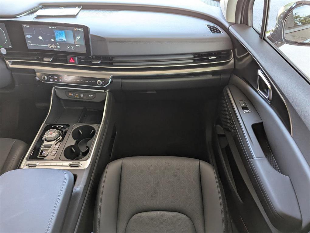 new 2026 Kia Carnival Hybrid car, priced at $49,925