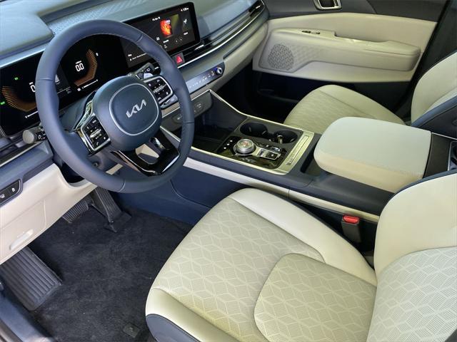 new 2025 Kia Carnival Hybrid car, priced at $44,420