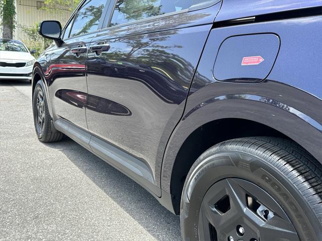 new 2025 Kia Carnival car, priced at $40,650