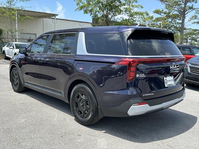 new 2025 Kia Carnival car, priced at $40,650