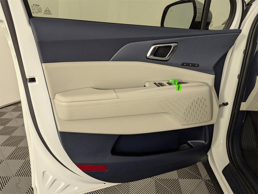 new 2026 Kia Carnival Hybrid car, priced at $45,020