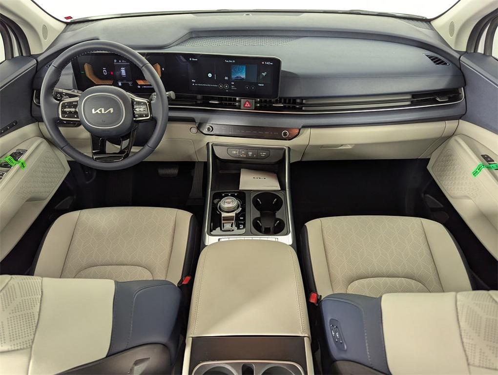 new 2026 Kia Carnival Hybrid car, priced at $45,020