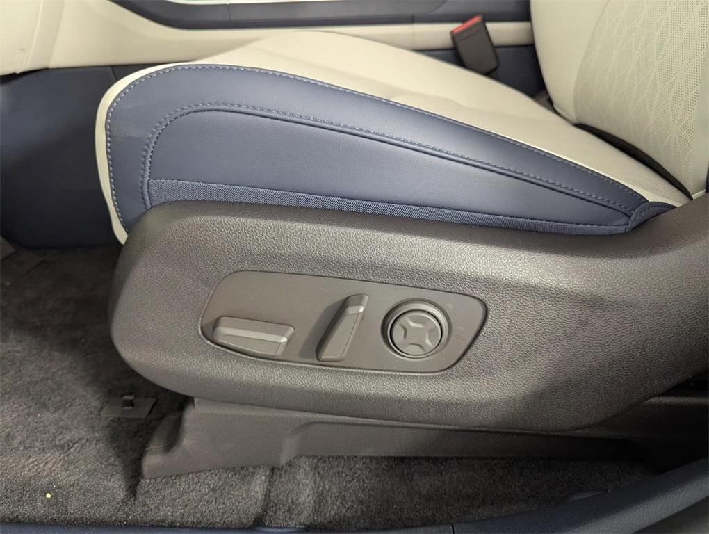 new 2026 Kia Carnival Hybrid car, priced at $45,020