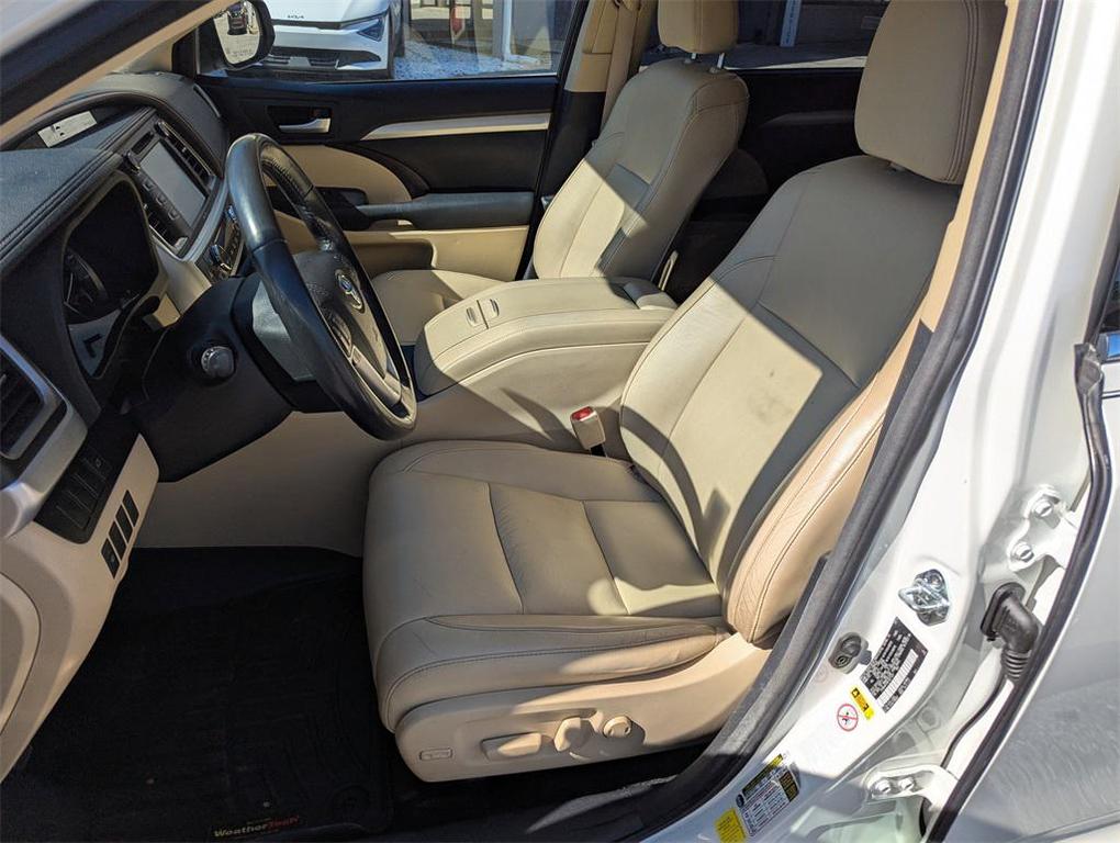 used 2015 Toyota Highlander car, priced at $16,702