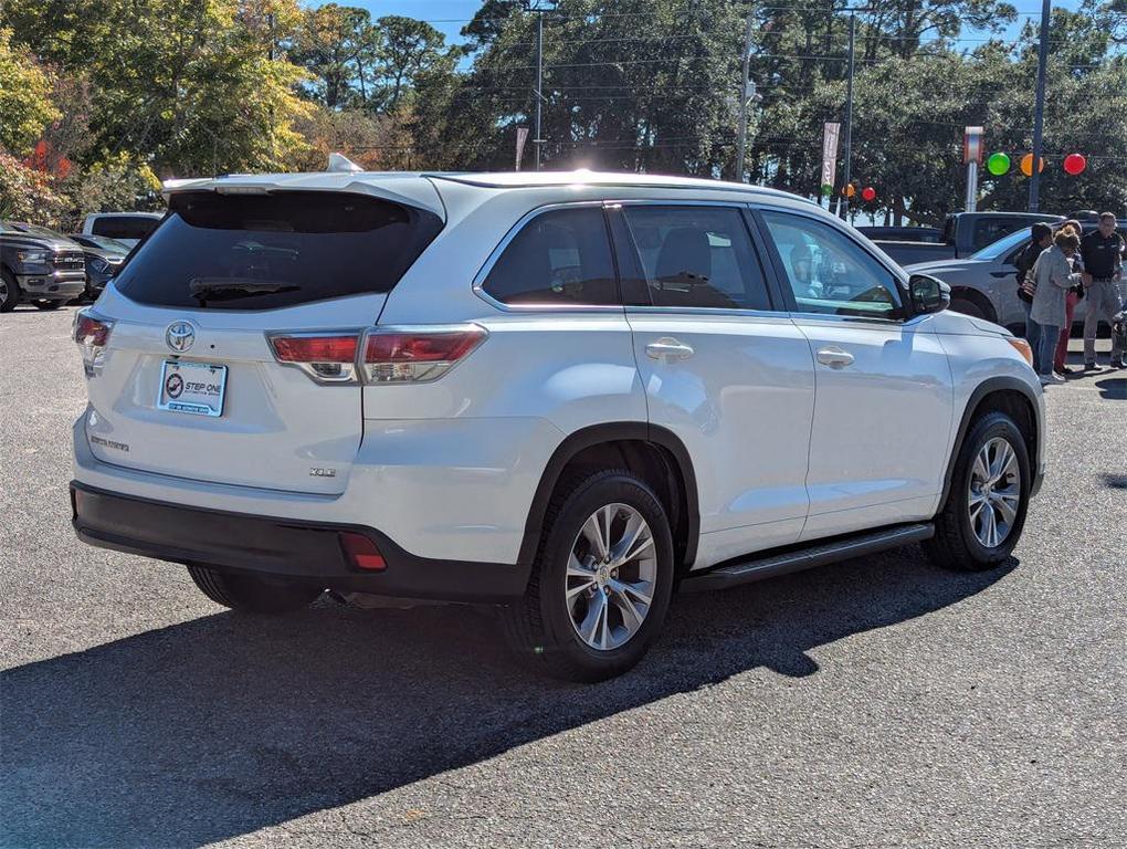 used 2015 Toyota Highlander car, priced at $16,702