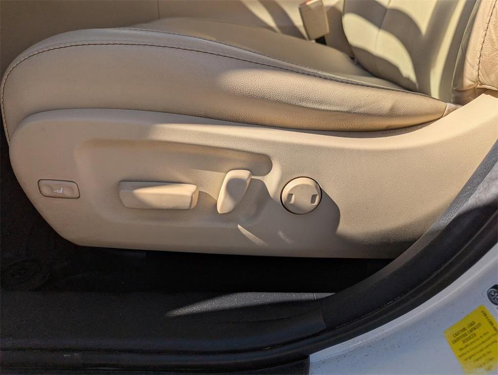 used 2015 Toyota Highlander car, priced at $16,702