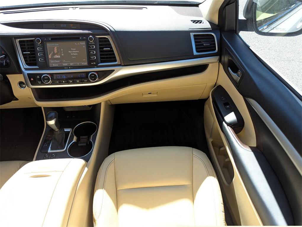 used 2015 Toyota Highlander car, priced at $16,702
