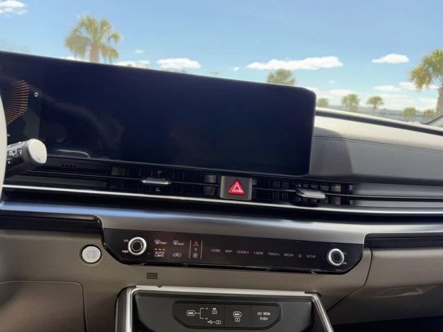 new 2025 Kia Carnival Hybrid car, priced at $43,645