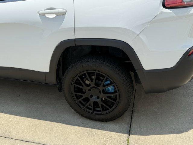 used 2019 Jeep Cherokee car, priced at $13,990