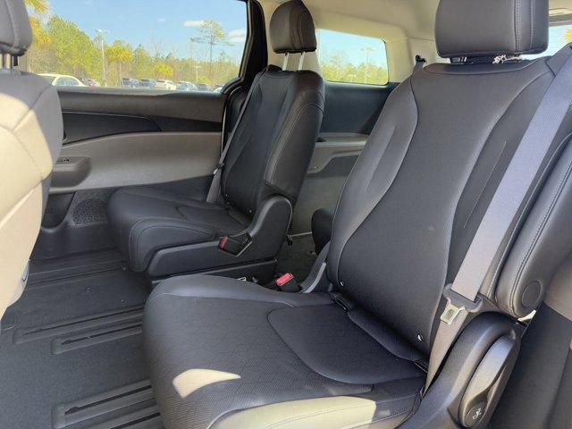 new 2025 Kia Carnival Hybrid car, priced at $43,180
