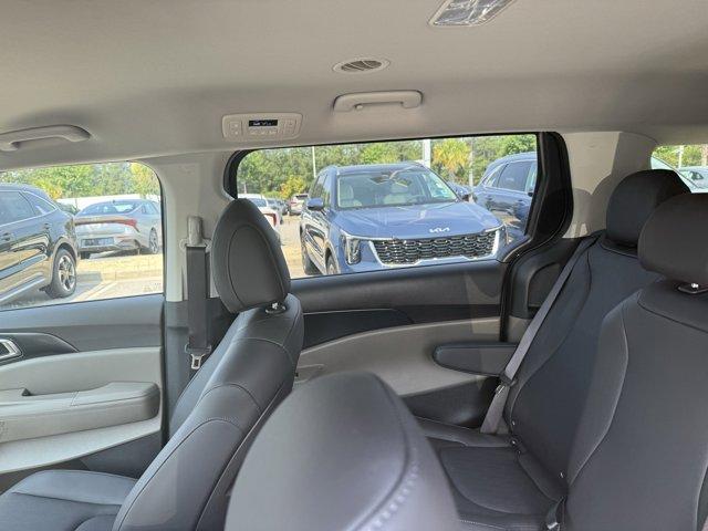 new 2025 Kia Carnival car, priced at $40,400