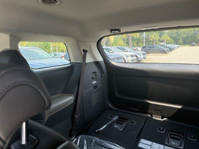 new 2025 Kia Carnival car, priced at $40,400