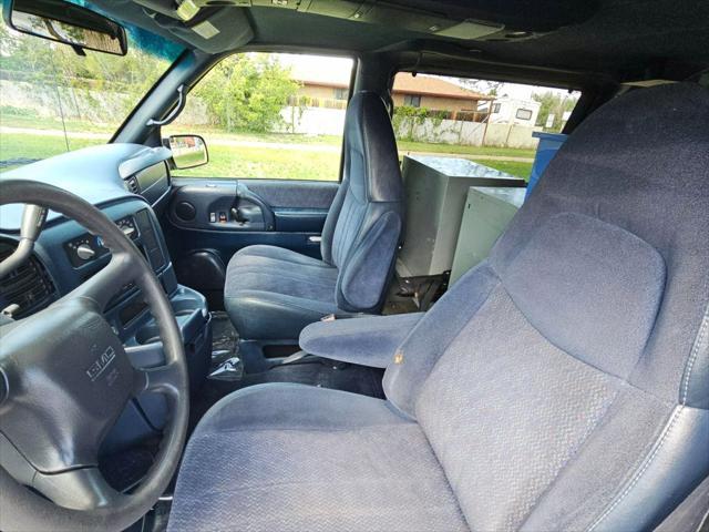 used 2000 GMC Safari car, priced at $7,988
