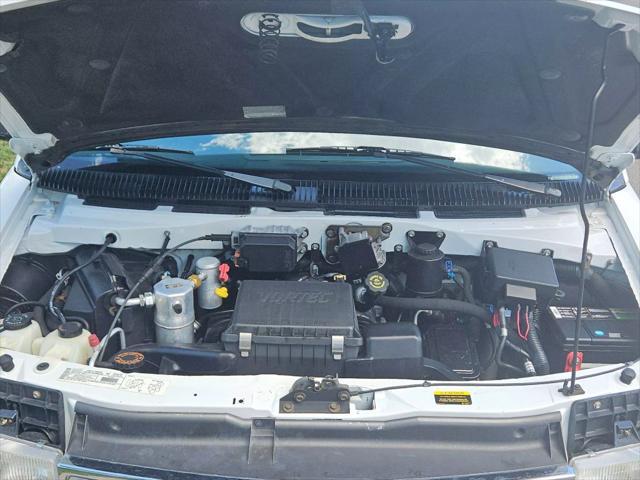 used 2000 GMC Safari car, priced at $7,988
