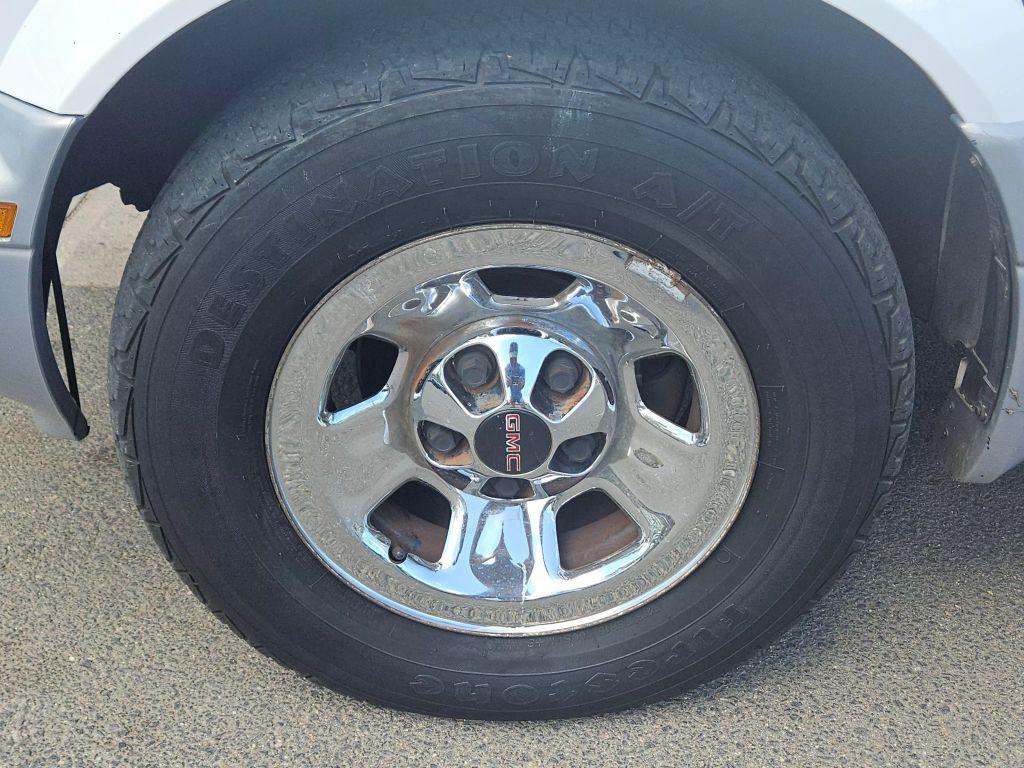 used 2000 GMC Safari car, priced at $6,988