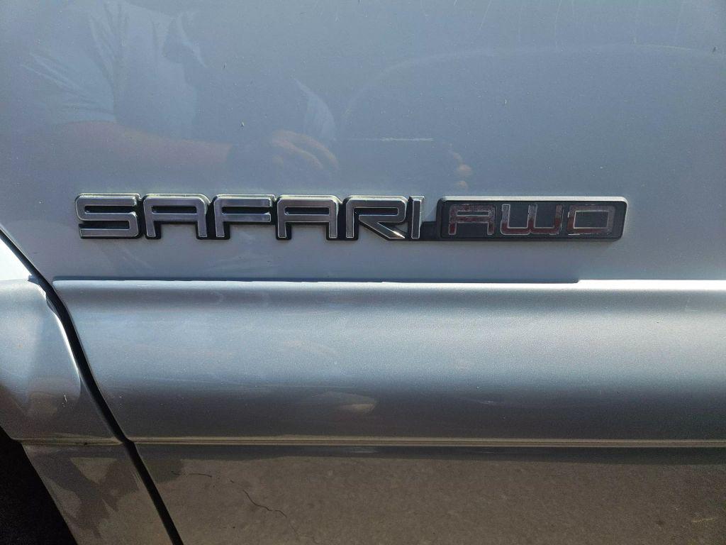 used 2000 GMC Safari car, priced at $6,988