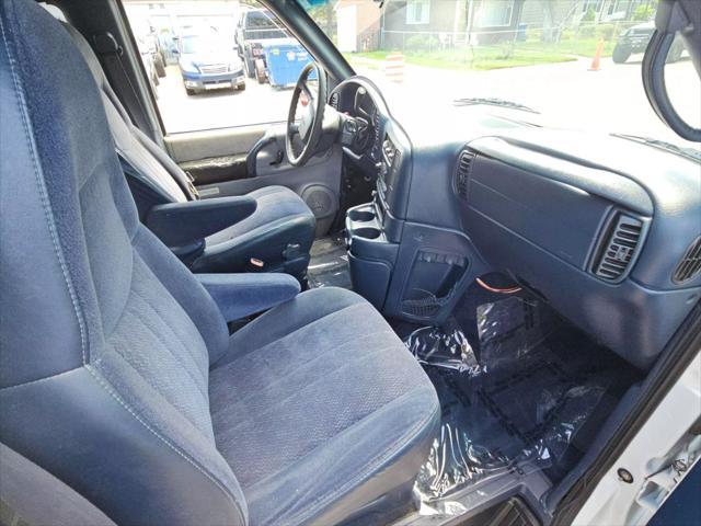used 2000 GMC Safari car, priced at $7,988