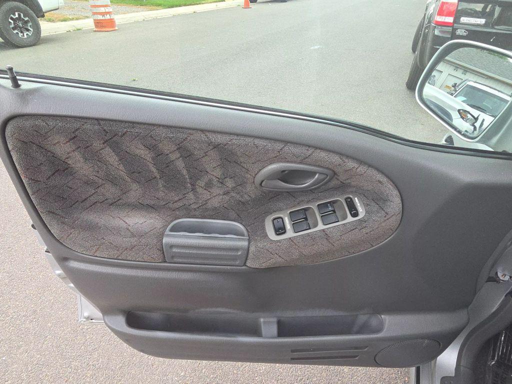 used 2002 Chevrolet Tracker car, priced at $6,250