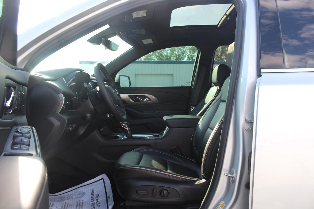 used 2022 Chevrolet Traverse car, priced at $32,990