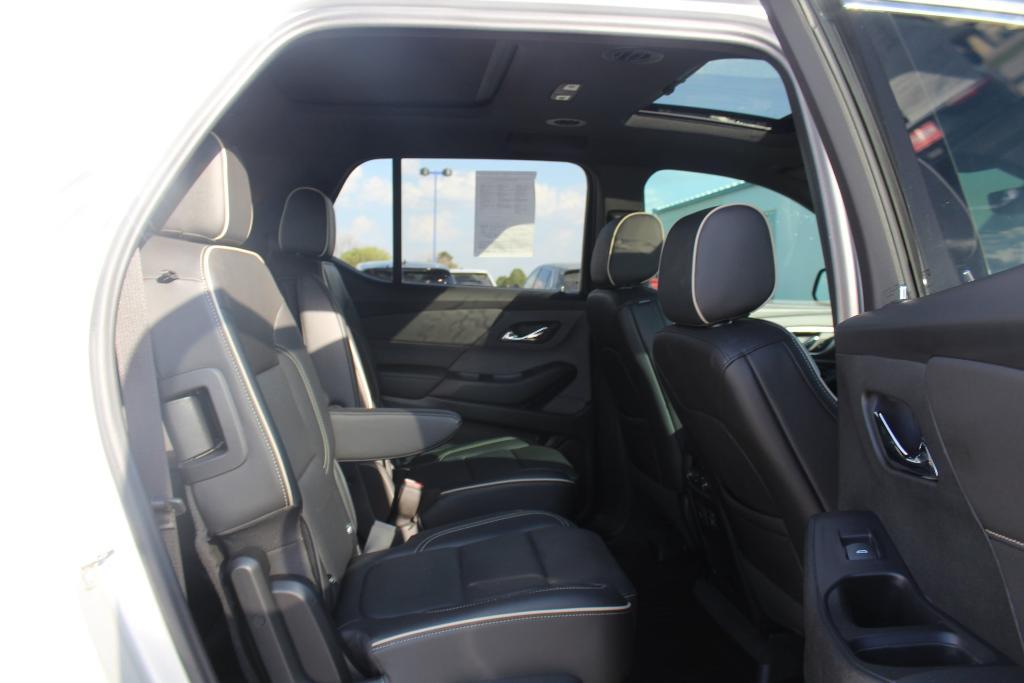 used 2022 Chevrolet Traverse car, priced at $32,990