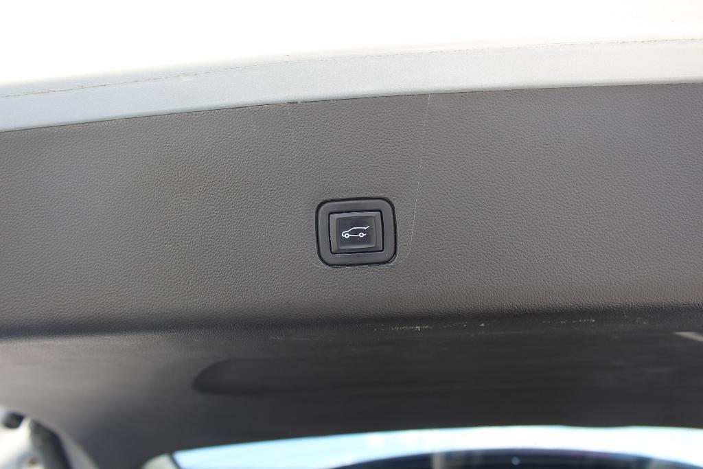 used 2022 Chevrolet Traverse car, priced at $32,990