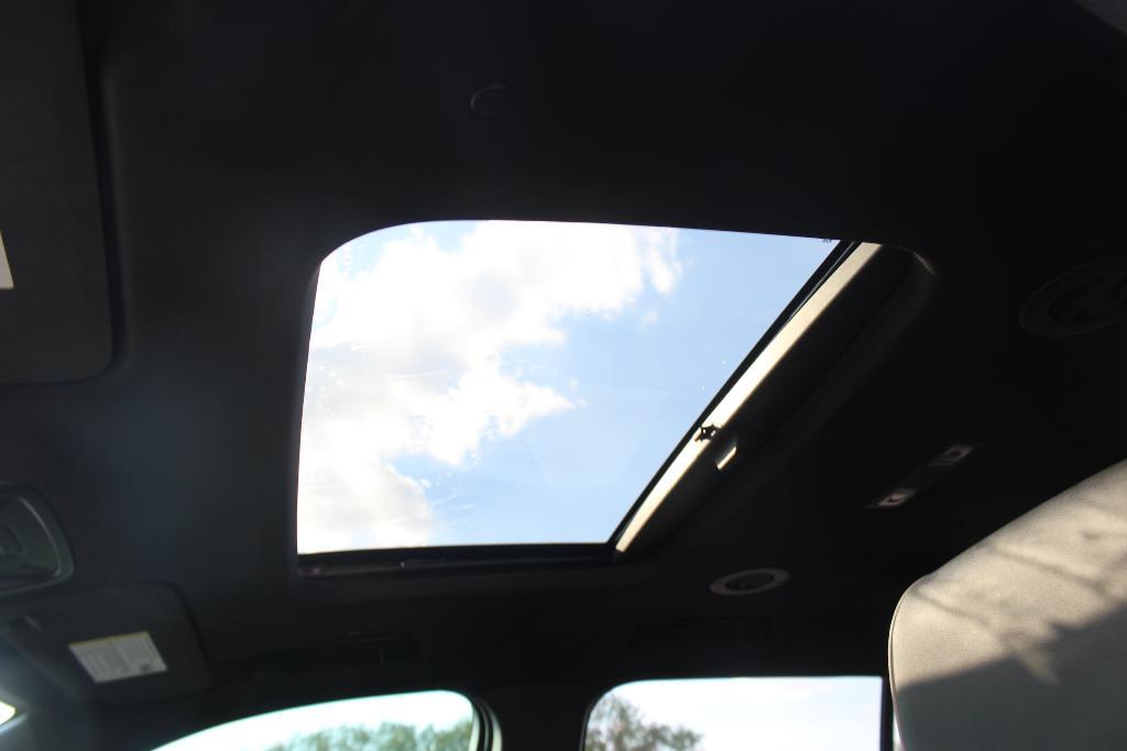 used 2022 Chevrolet Traverse car, priced at $32,990